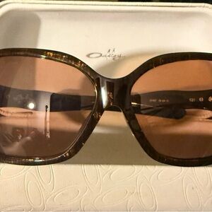 Oakley Women's Tortoise Shell Sunglasses